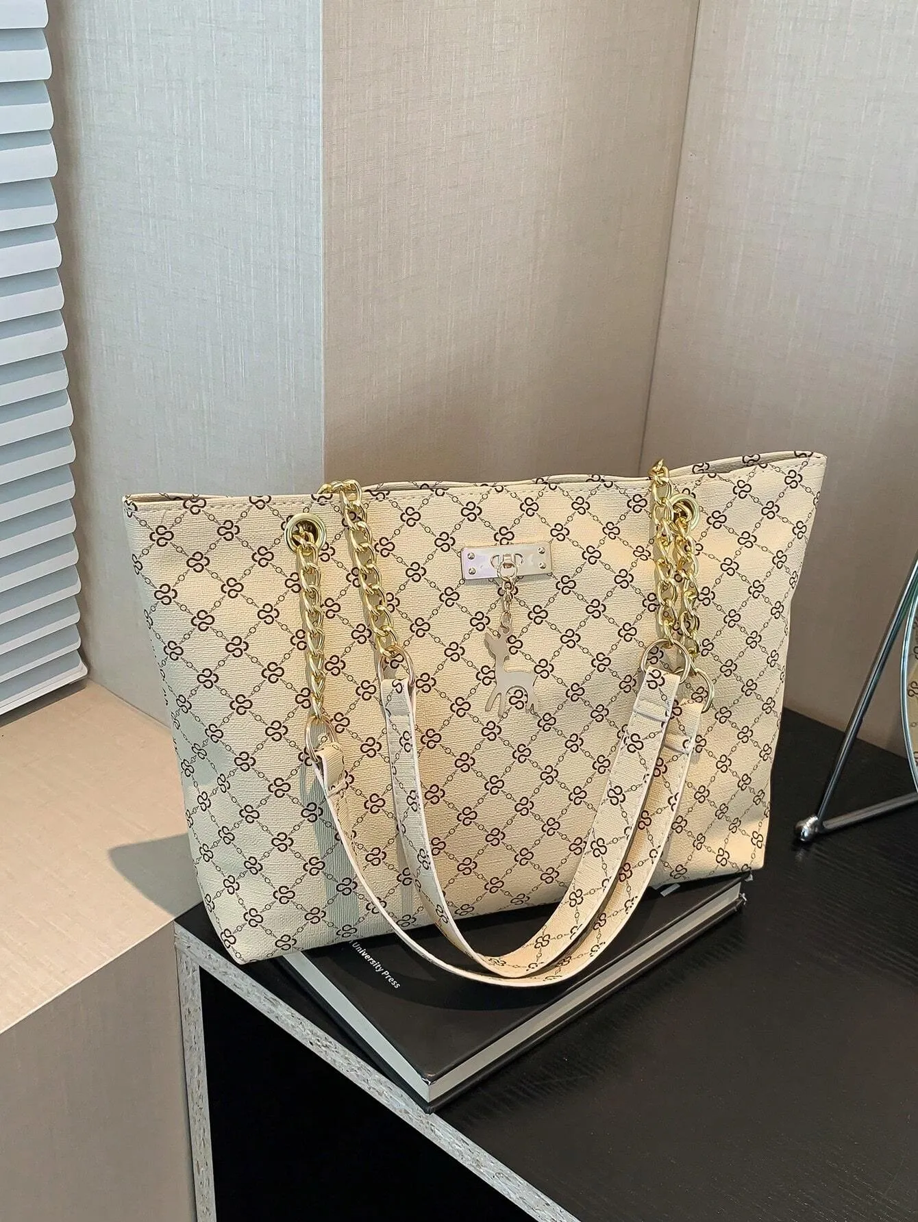 Fashionable Vintage Crocodile-Patterned Women's Shoulder Tote Bag With Large Capacity