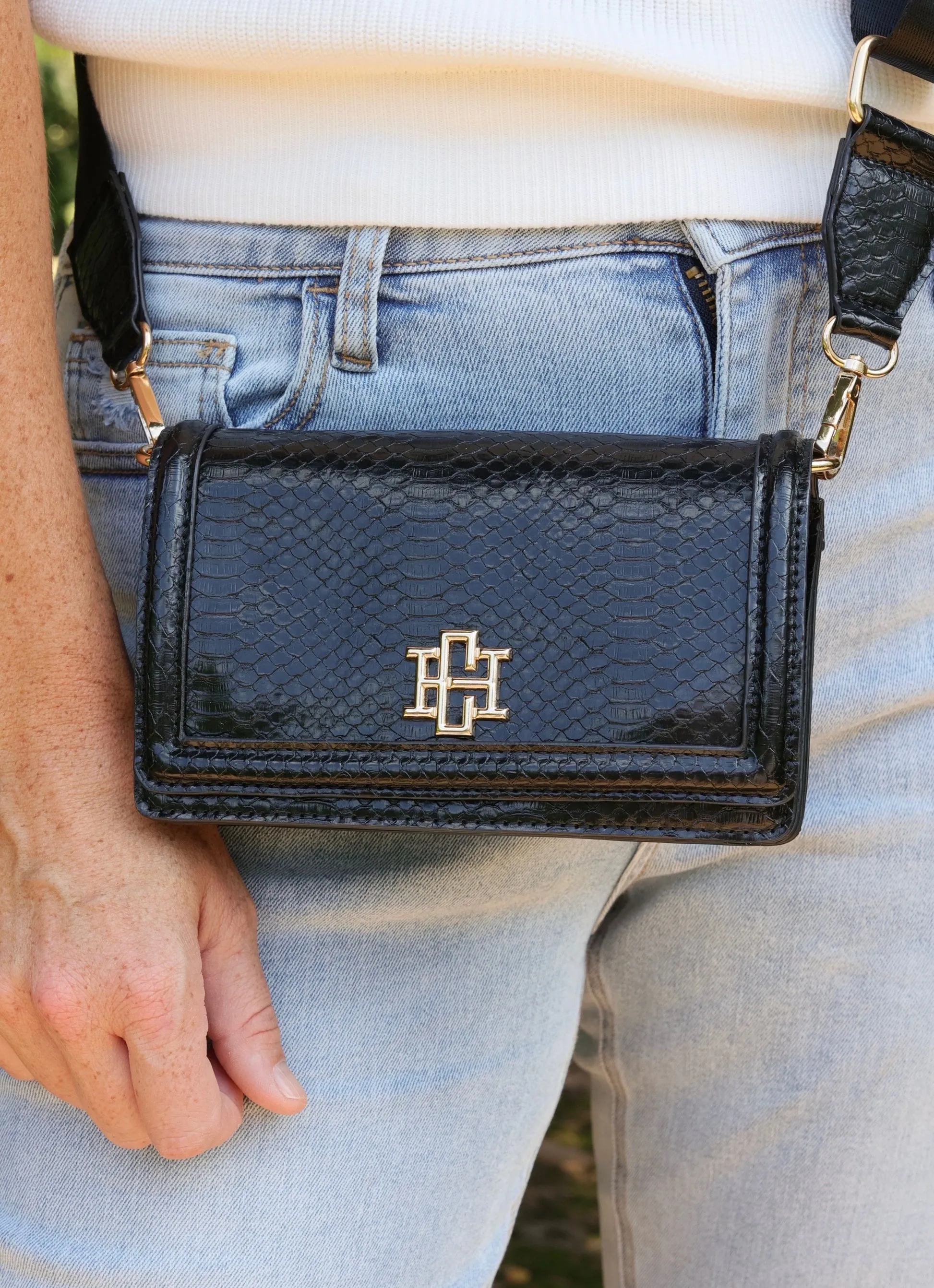 Maverick Black Crossbody with Pocket