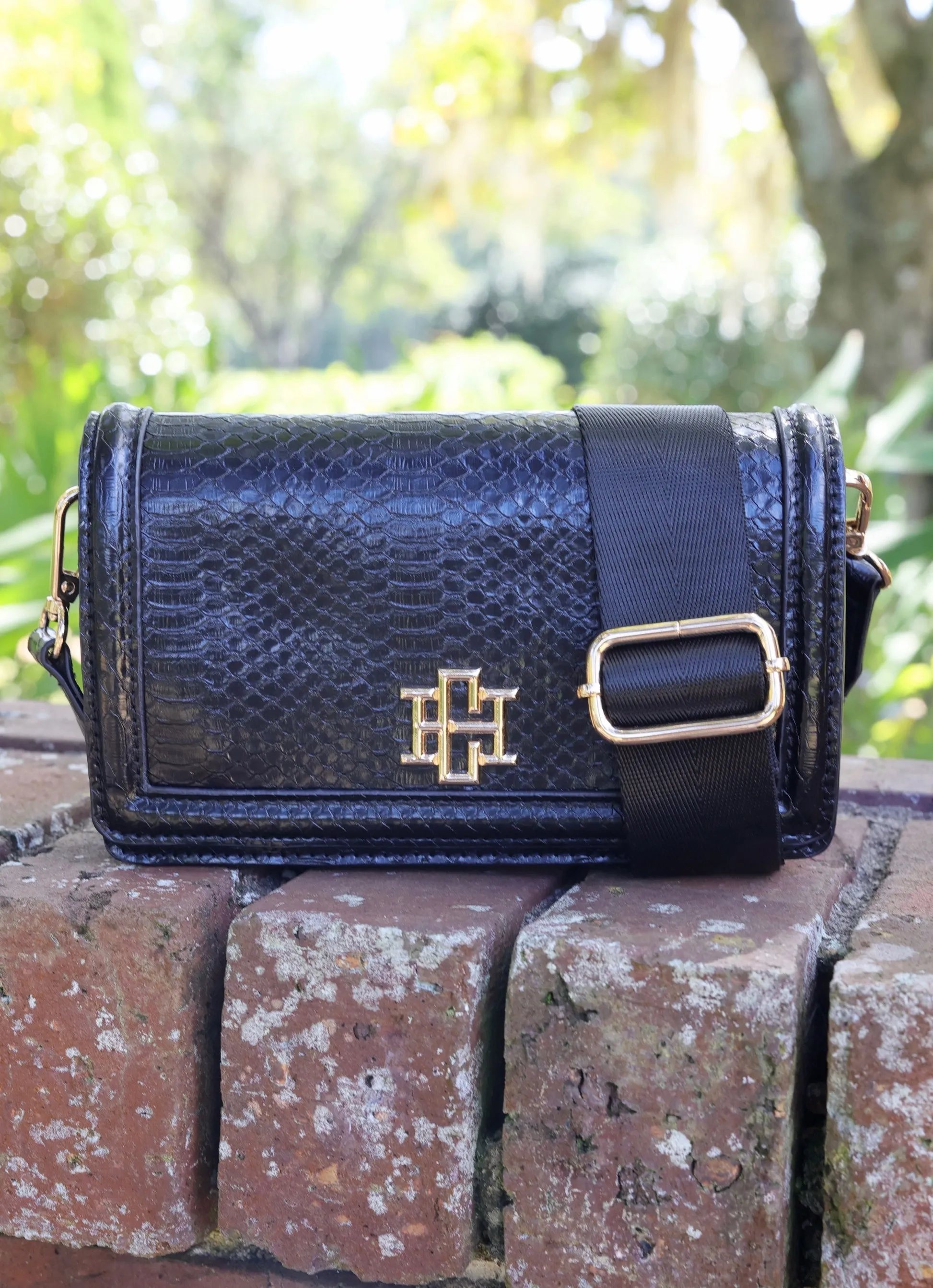 Maverick Black Crossbody with Pocket