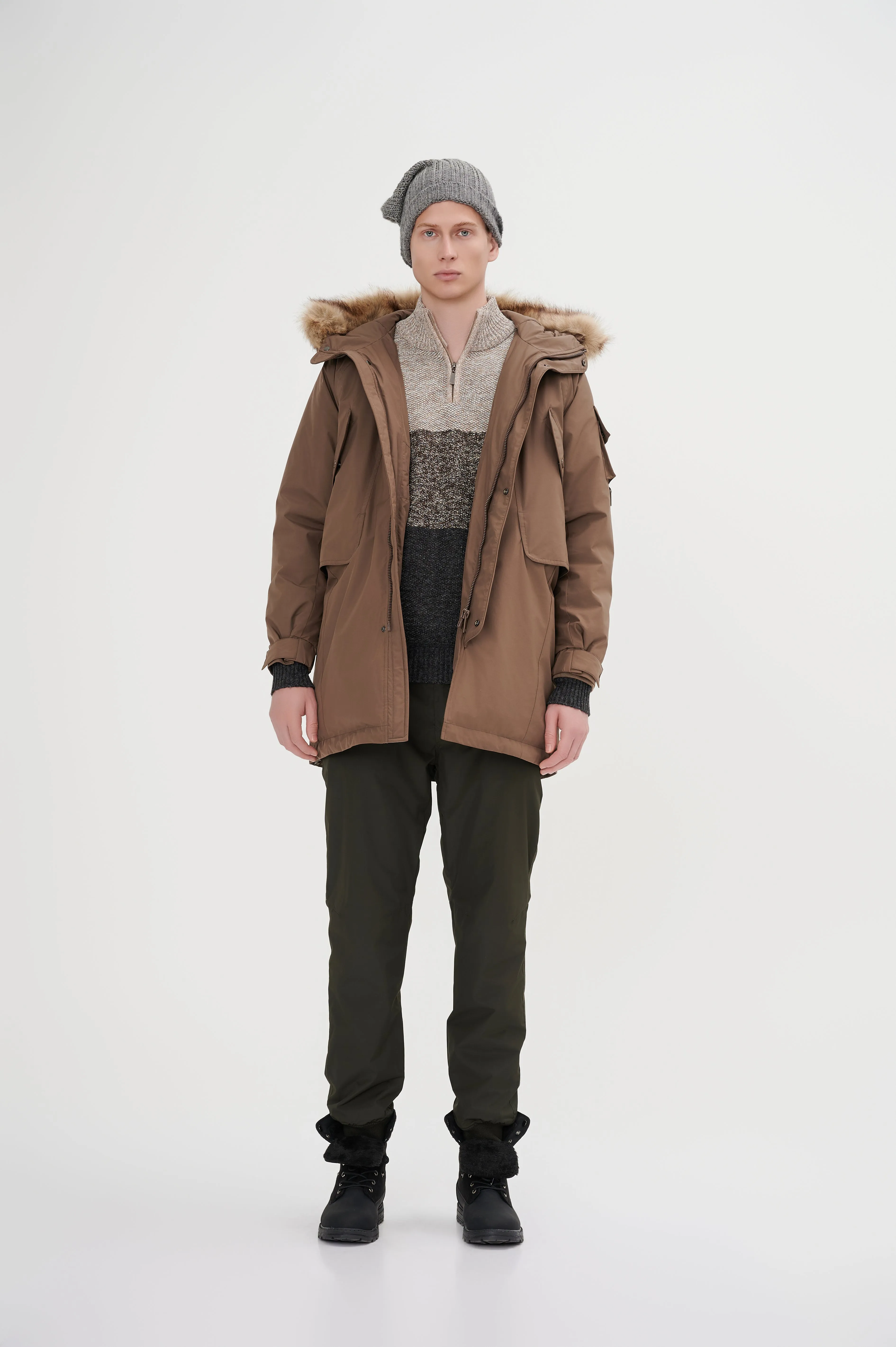 Men's Down Jacket Topped With A Luxurious Fur-Lined Hood
